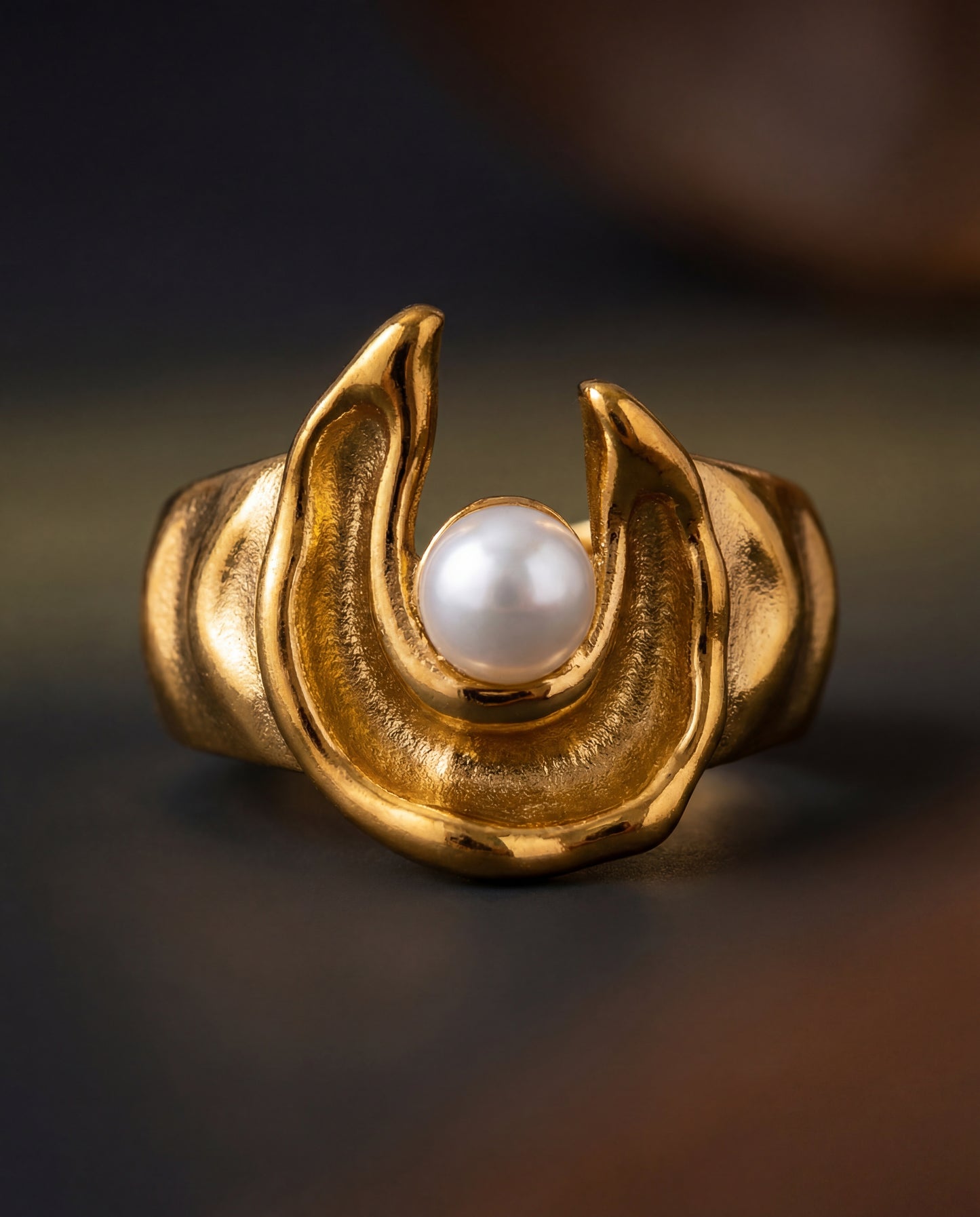 The Nguéna Ring
