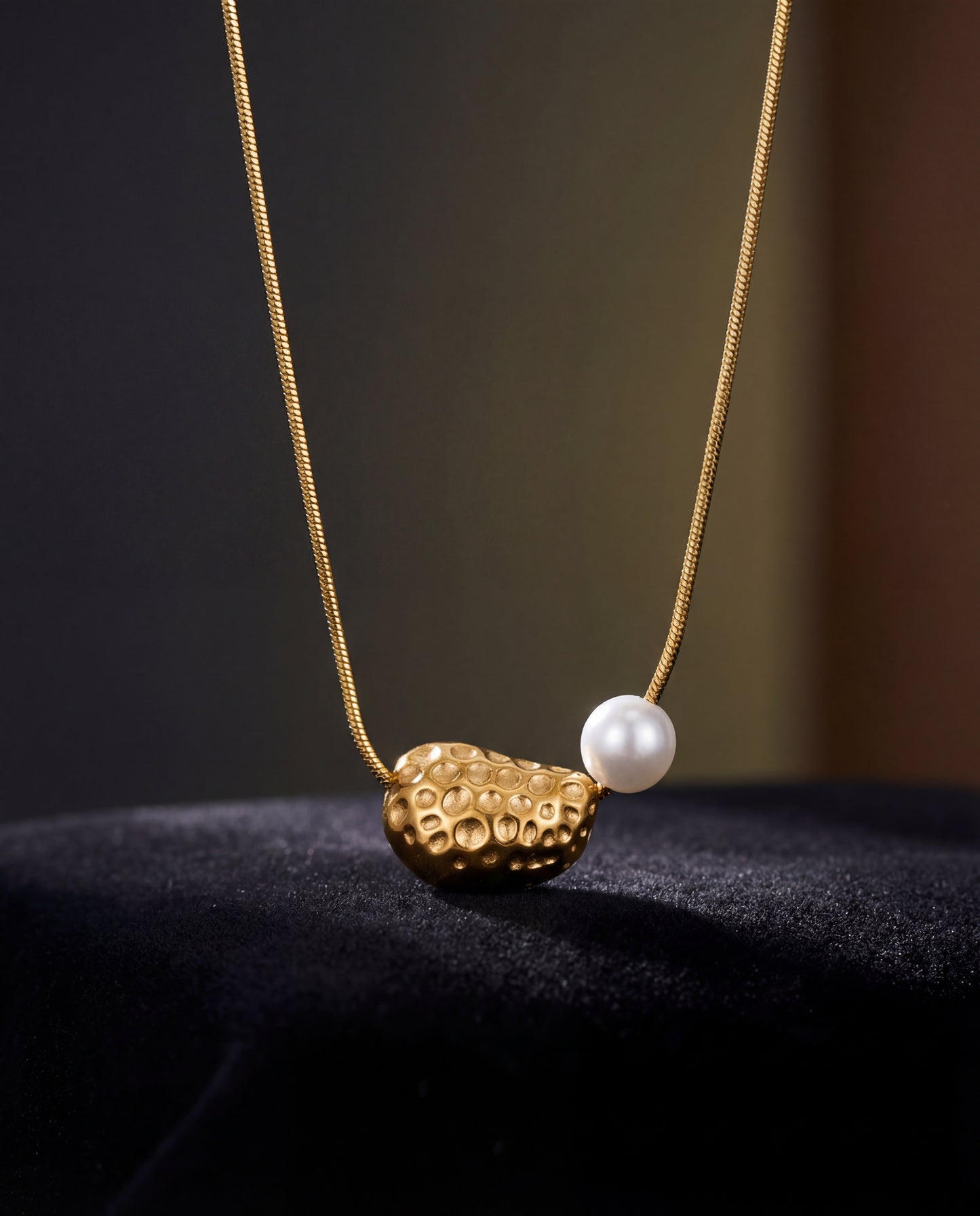 The Tágne Necklace