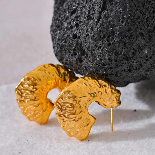 The Fansí Earring | 18K Gold Vintage Hoop Earrings | Textured Stainless Steel Jewelry | Rust-Proof Everyday Luxury | The OÓ Jewels