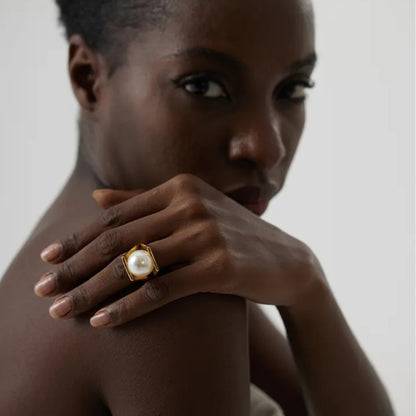 The Djeuga Ring, 18K Gold Plated Stainless Steel with Pearl in Geometric Design | The OÓ Jewels