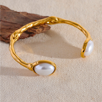 The Monthe Bangle