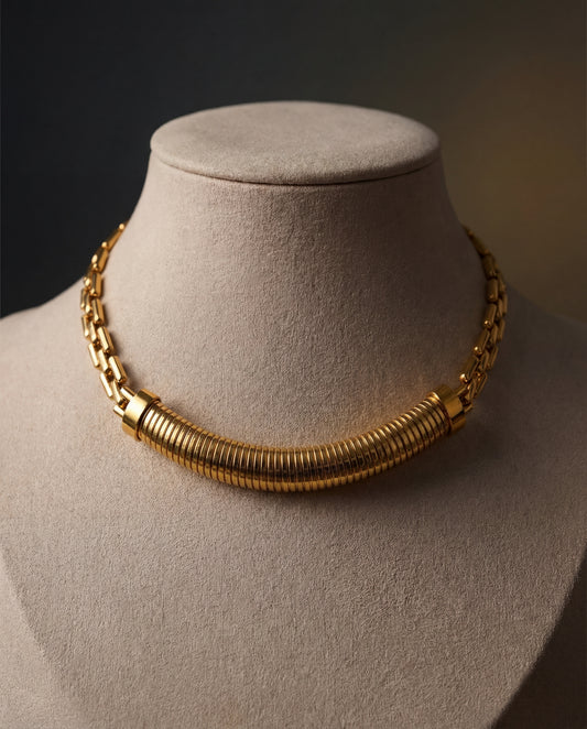 The Dongmó Necklace