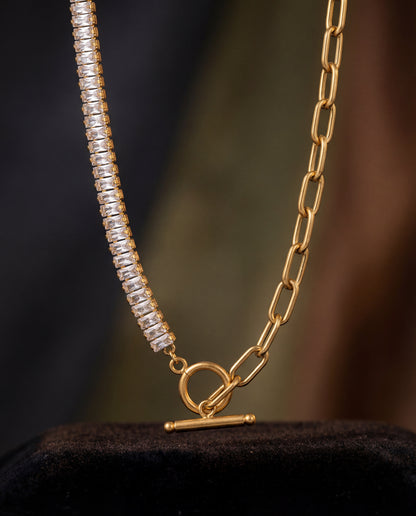 The Ndenguím Necklace